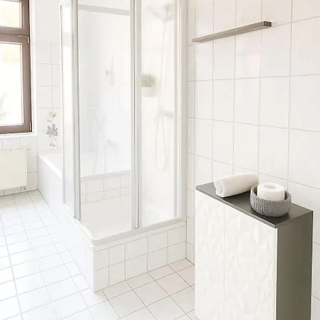 Апартаменты Angebot - Grosse - Max 6 Personen - Wifi - Waschmaschine - Badewanne - 2 Parkplaetze - Zentrale Lage - Grosse Kueche Хемниц