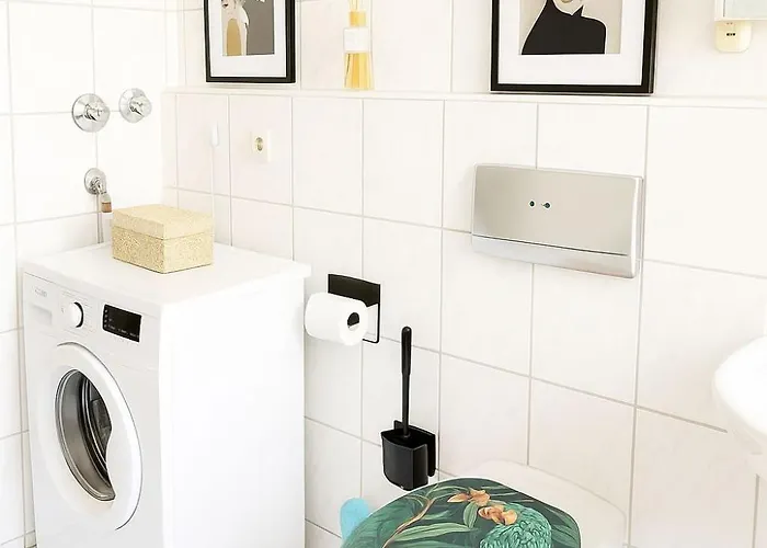 Angebot - Grosse - Max 6 Personen - Wifi - Waschmaschine - Badewanne - 2 Parkplaetze - Zentrale Lage - Grosse Kueche 公寓